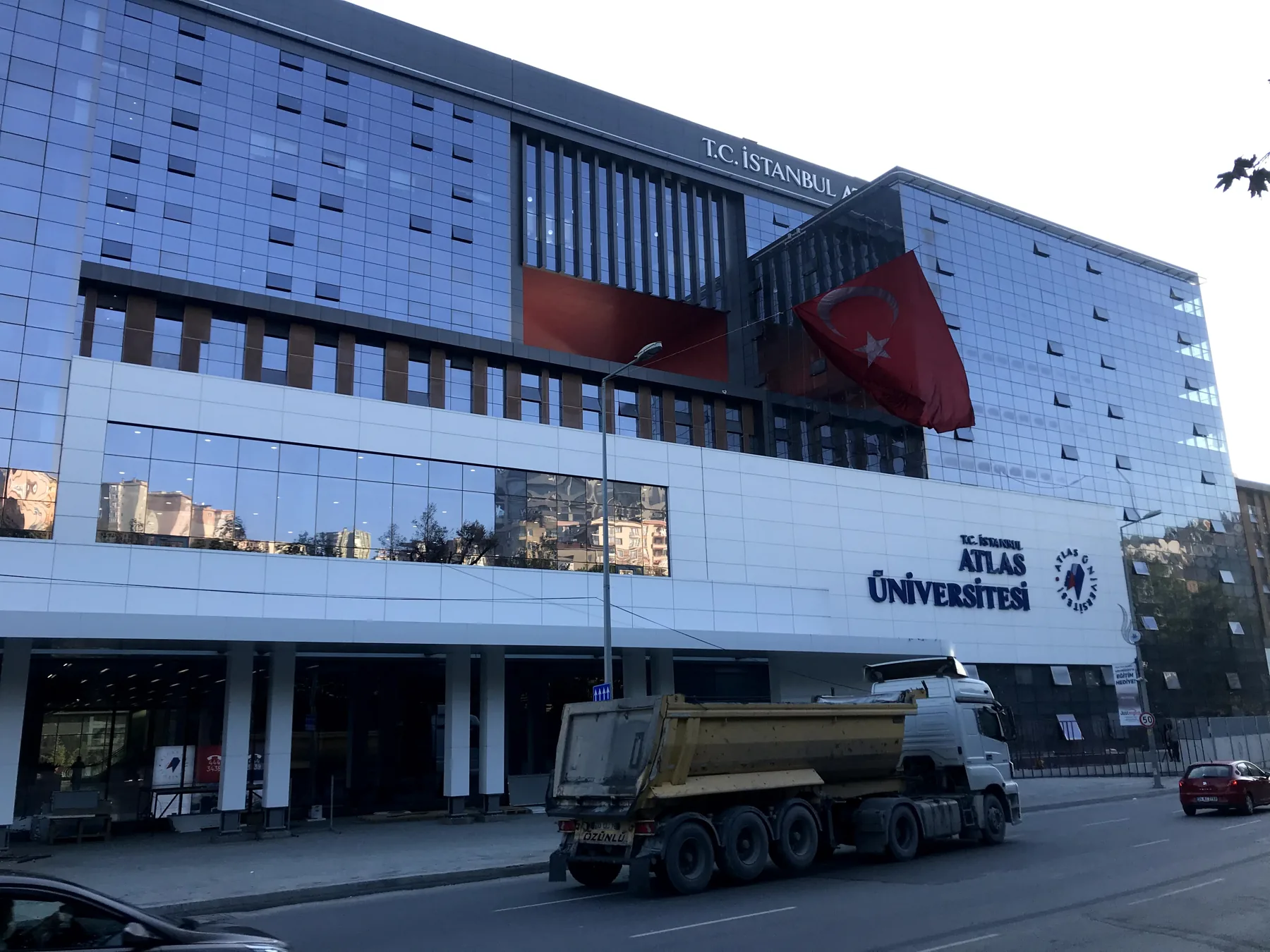 İstanbul Atlas University campus 3